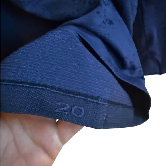 Lululemon swifly Women's Blue Long Sleeve Top like new size 20 - Picture 3 of 3